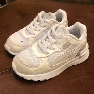 Puma girls sneaked in white size 8C